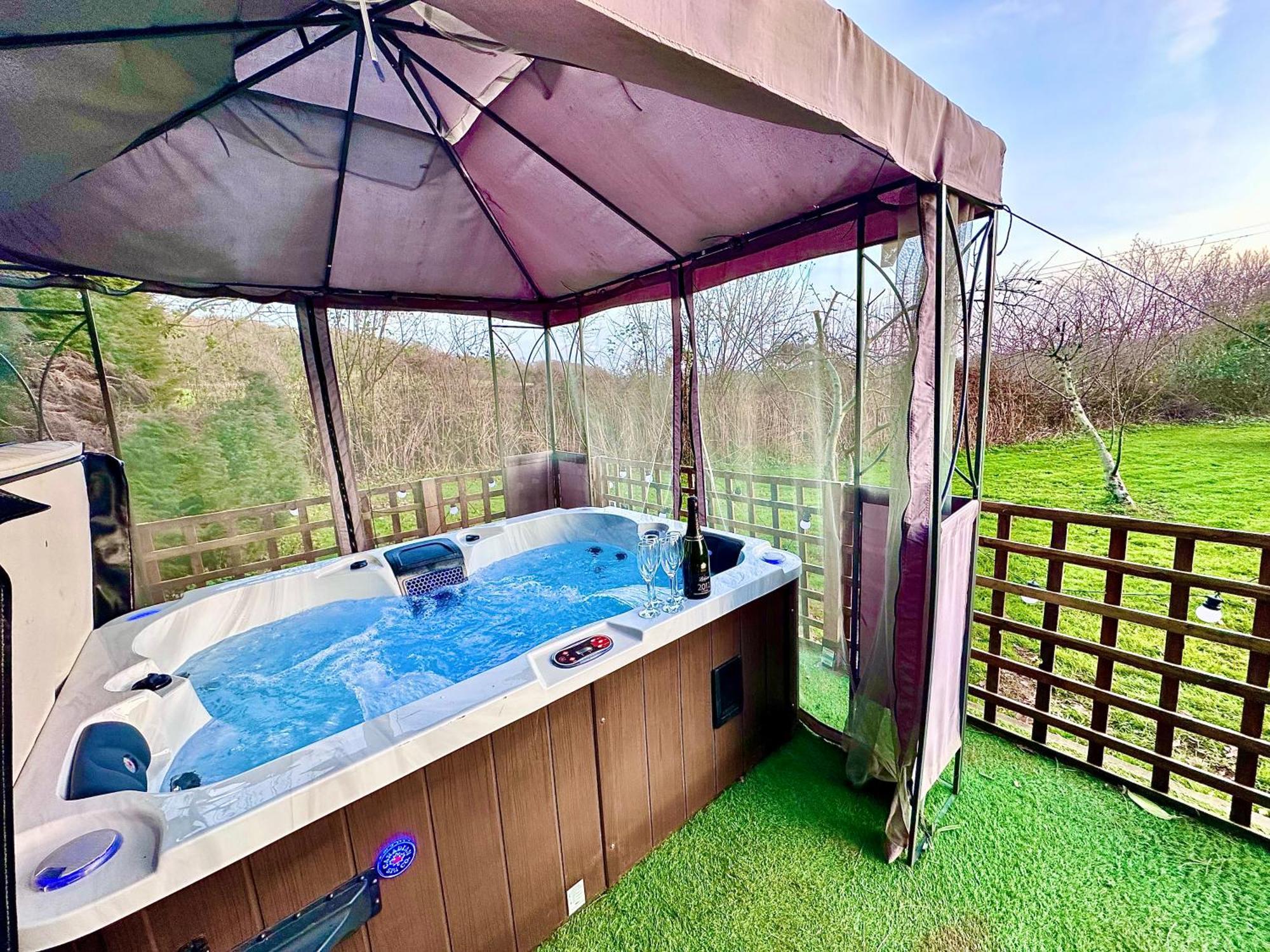 Three Bedroom Rural, Relaxing And Peaceful,Dogs Welcome! With Cymru Holidays Abergavenny Exterior foto